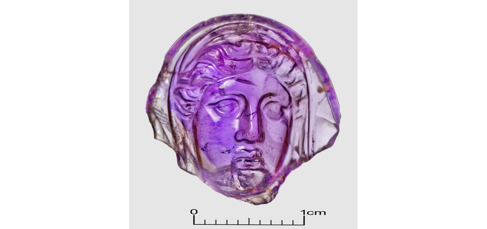 Camée (fragment)  – Arsinoé II assimilée à Héra ou Aphrodite - 1er quart IIIe siècle av JC - BnF, département des Monnaies, médailles et antiques