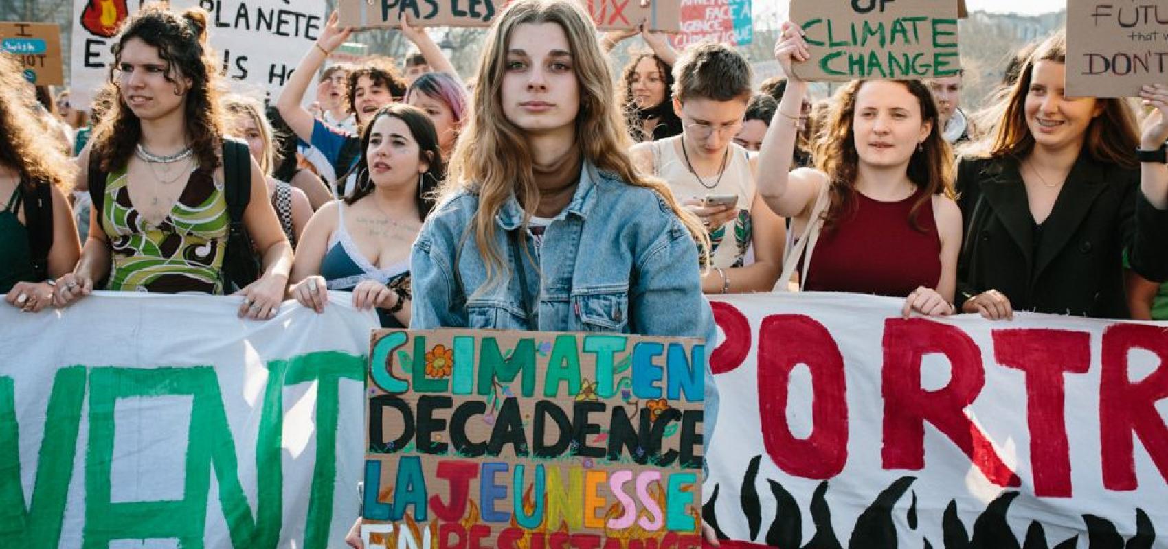 Marche pour le climat du 25 mars 2022 à Paris, suite à l'appel de Youth for Climate France pour rappeler l'importance des enjeux climatiques en période électorale. -  - © Philippe Labrosse / Grande Commande photojournalisme