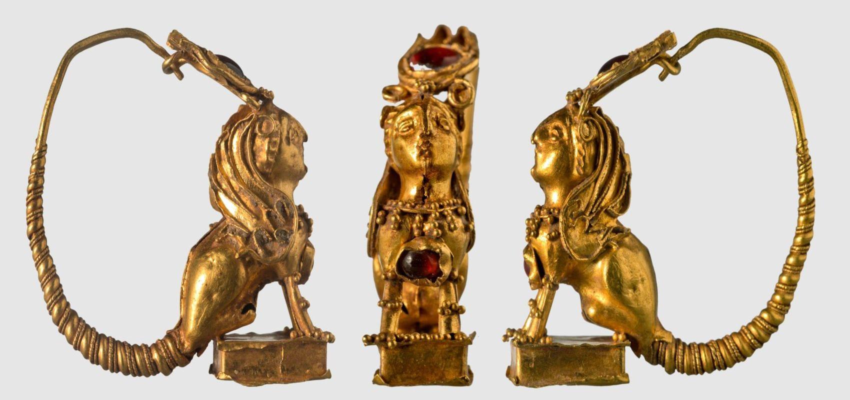 Pendant d'oreille (paire)  « Sphinx », or et grenat -  - BnF, département des Monnaies, médailles et antiques